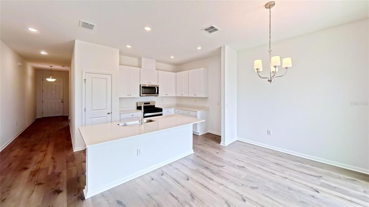 6213 SANDERS GROVE CIRCLE — photo 3 of 20