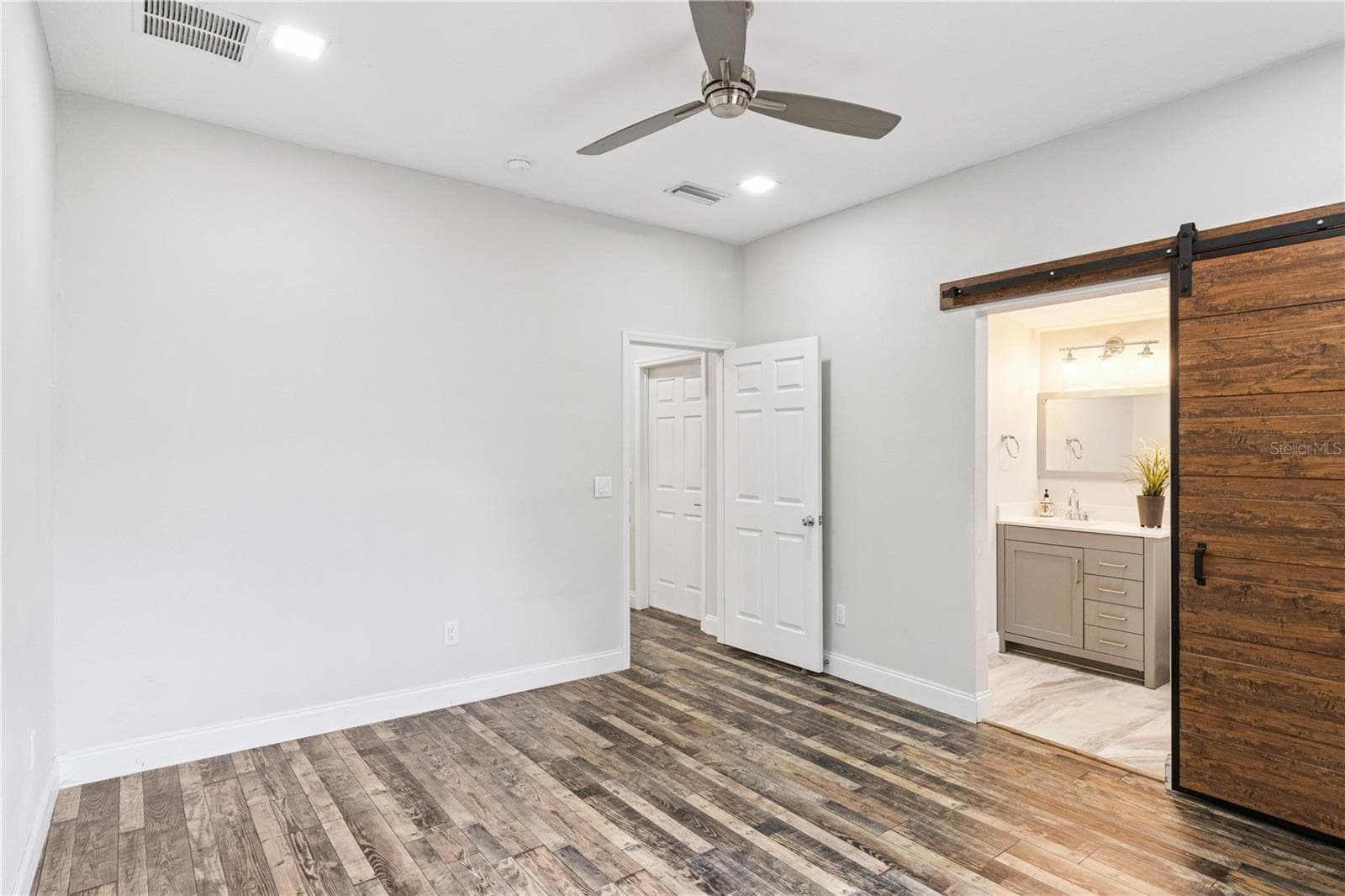 945 GORDON AVENUE — photo 29 of 36