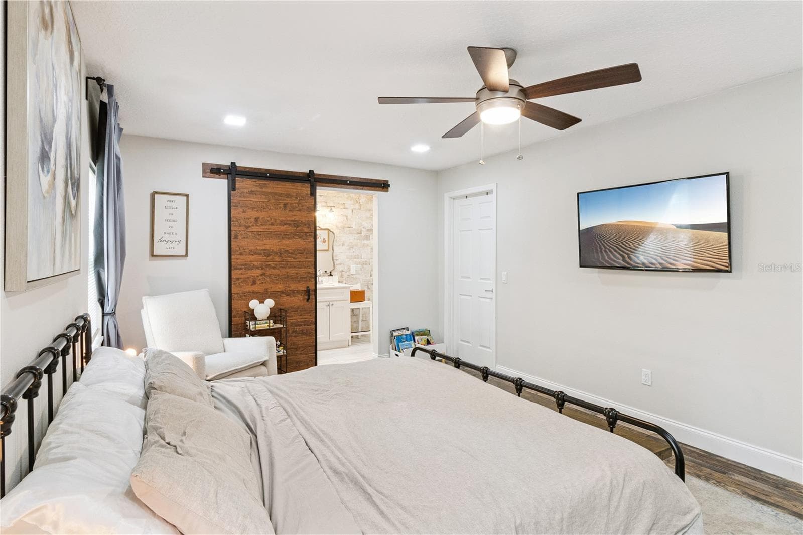 945 GORDON AVENUE — photo 19 of 36