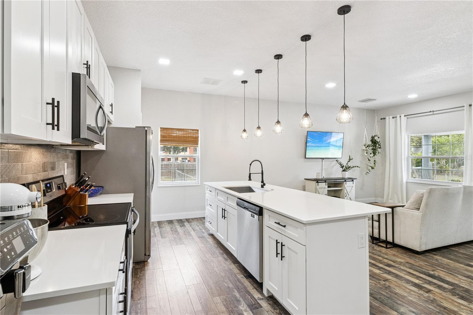 945 GORDON AVENUE — photo 12 of 36