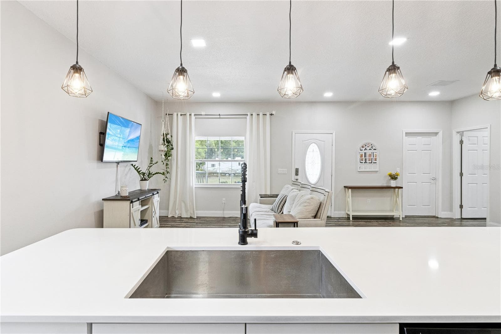 945 GORDON AVENUE — photo 14 of 36
