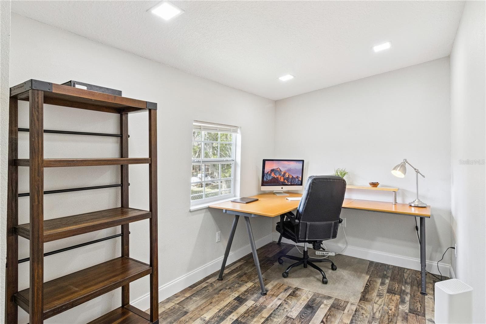 945 GORDON AVENUE — photo 26 of 36