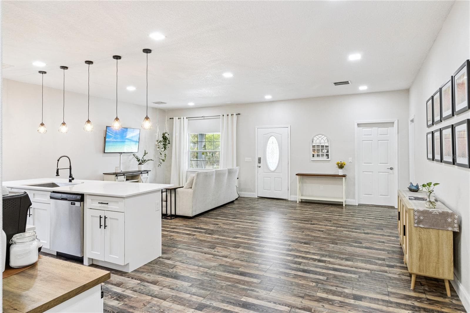 945 GORDON AVENUE — photo 3 of 36