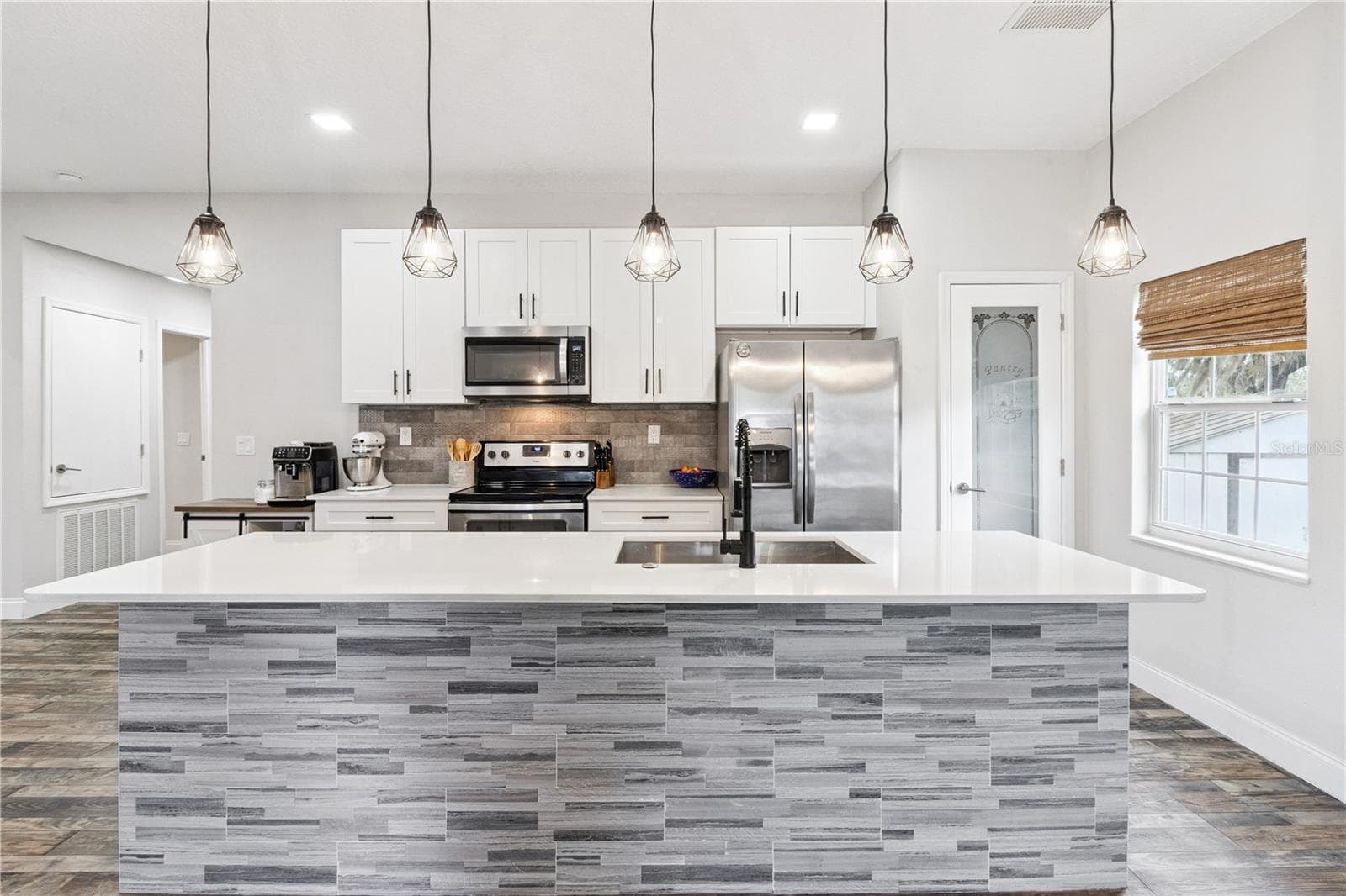 945 GORDON AVENUE — photo 9 of 36