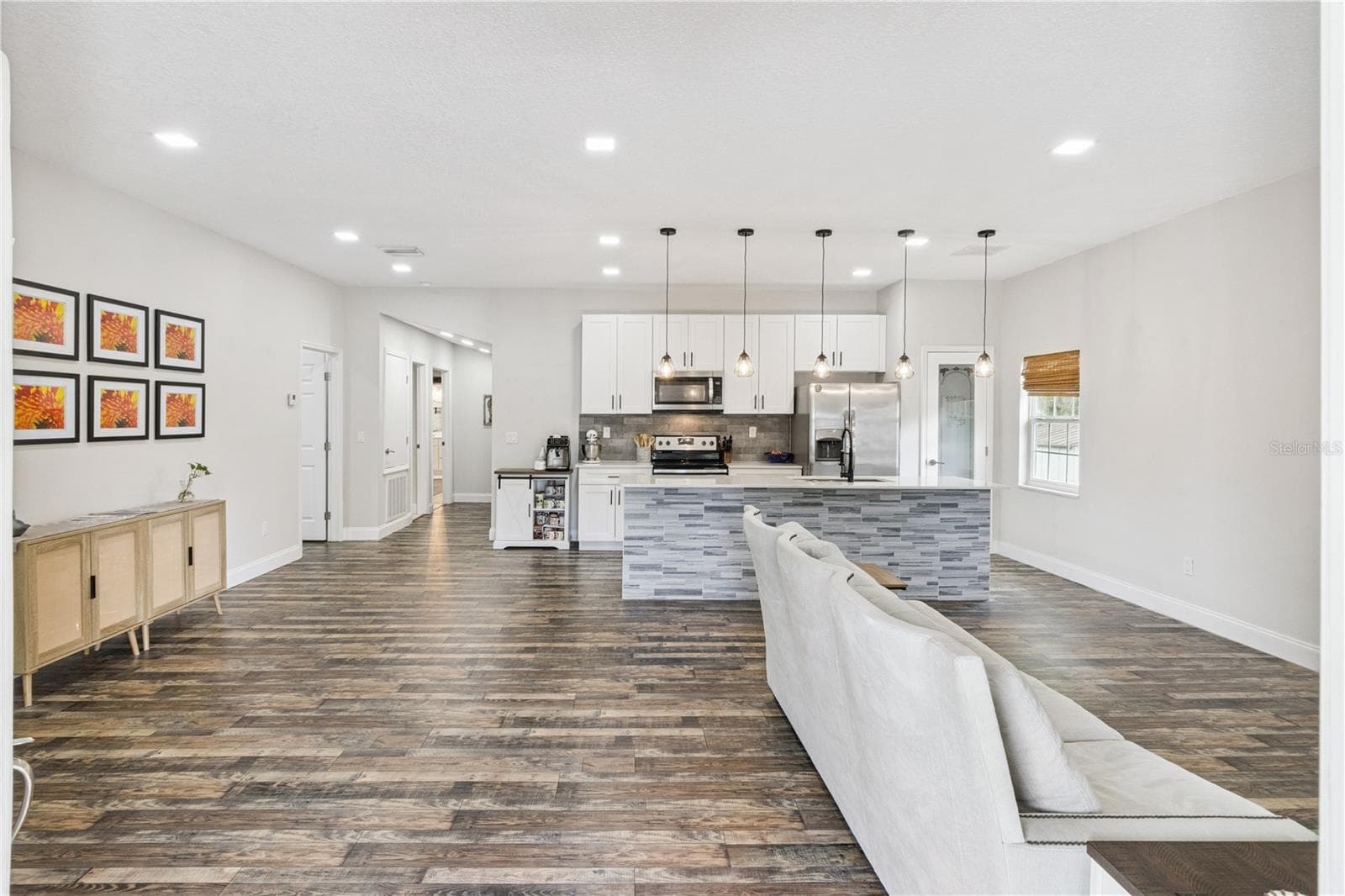 945 GORDON AVENUE — photo 2 of 36