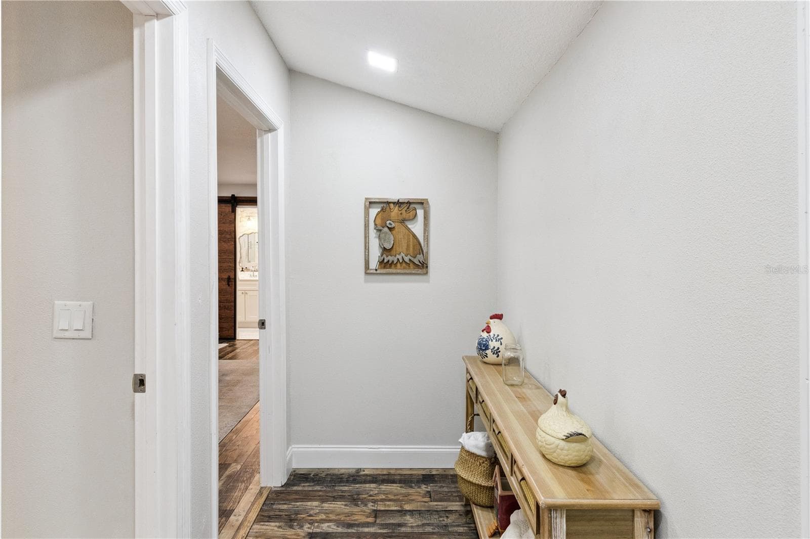 945 GORDON AVENUE — photo 16 of 36
