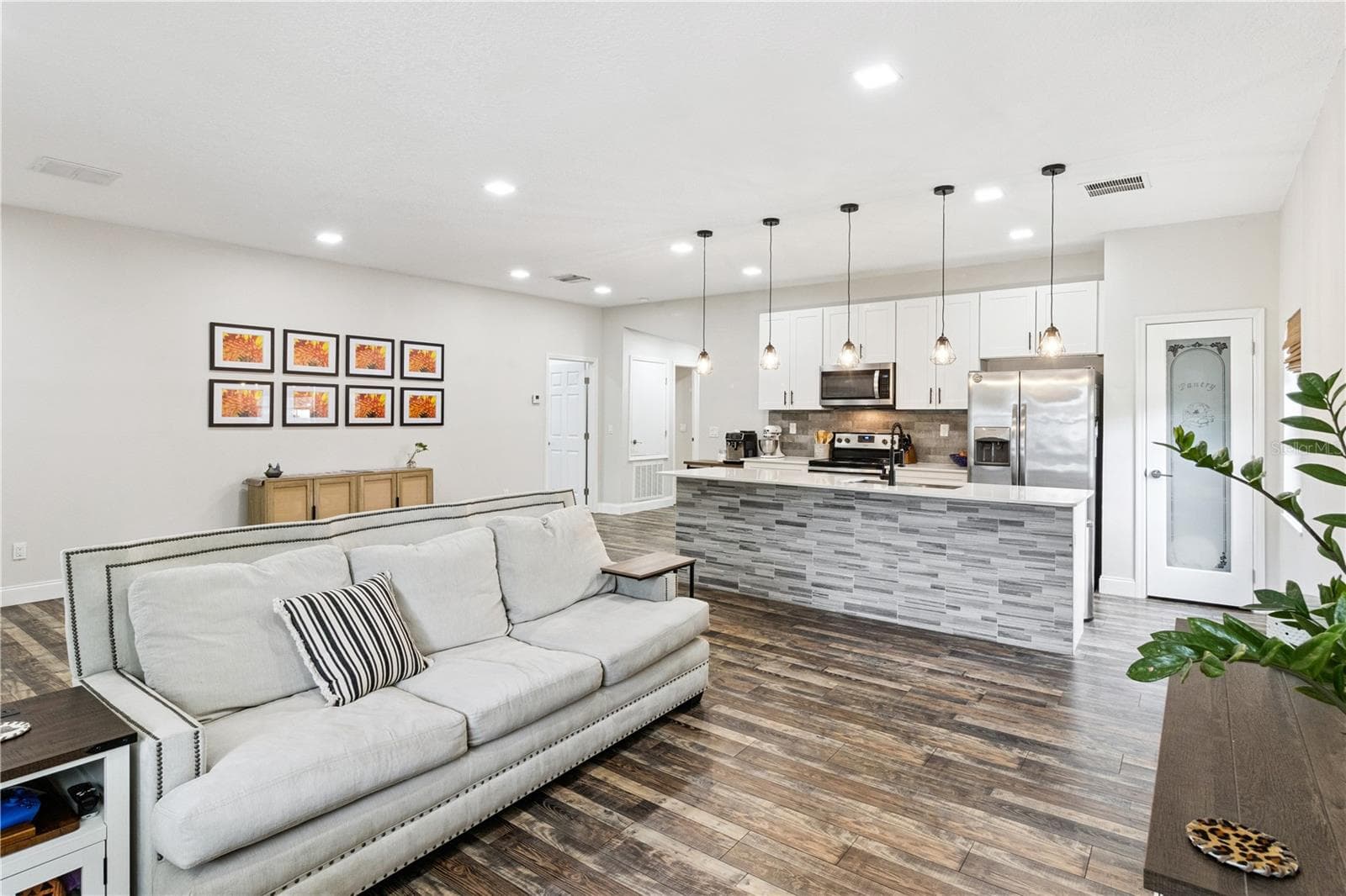 945 GORDON AVENUE — photo 6 of 36