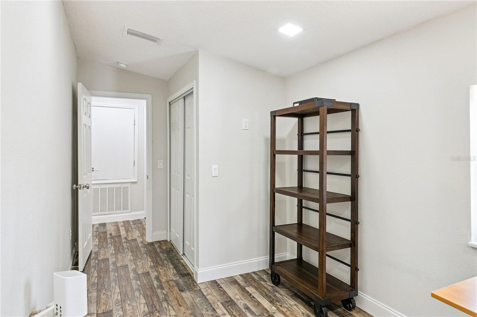 945 GORDON AVENUE — photo 27 of 36
