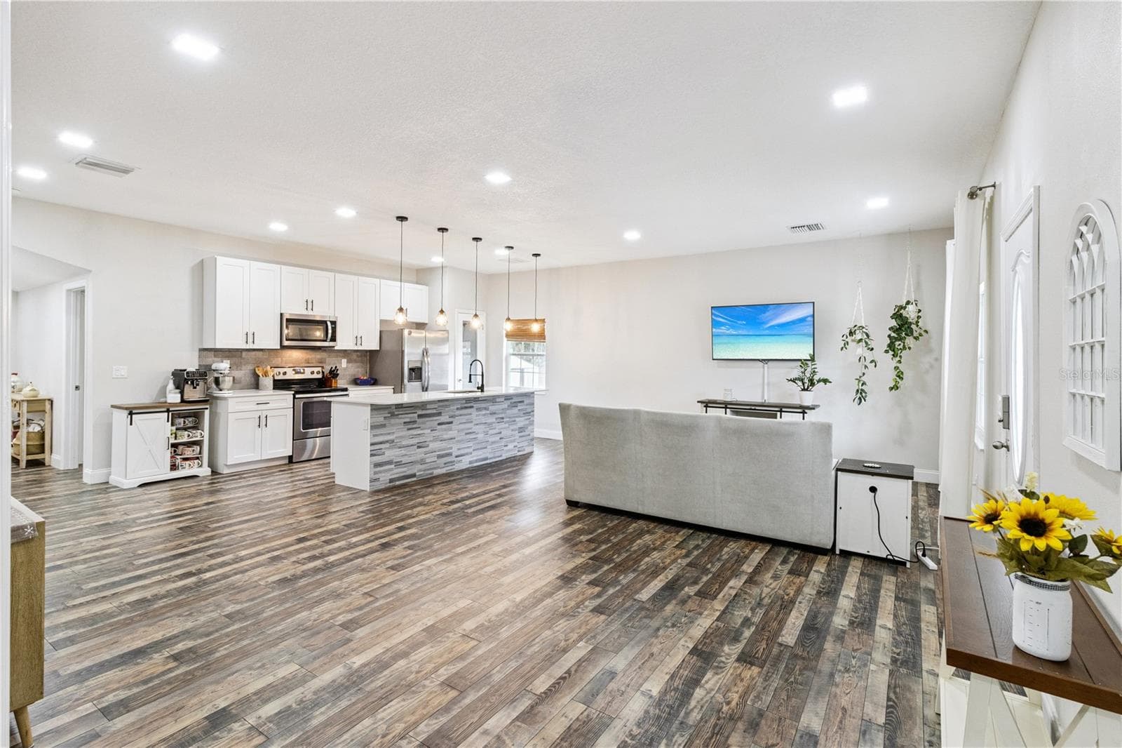 945 GORDON AVENUE — photo 4 of 36