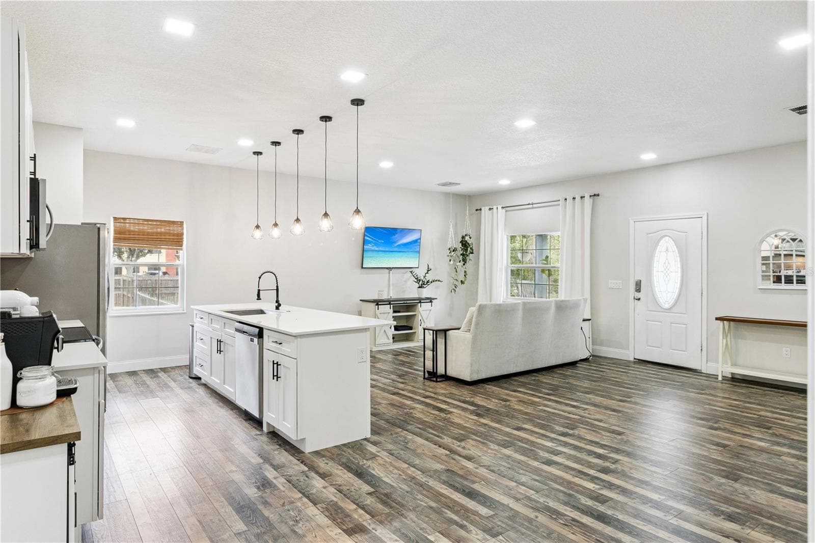 945 GORDON AVENUE — photo 7 of 36