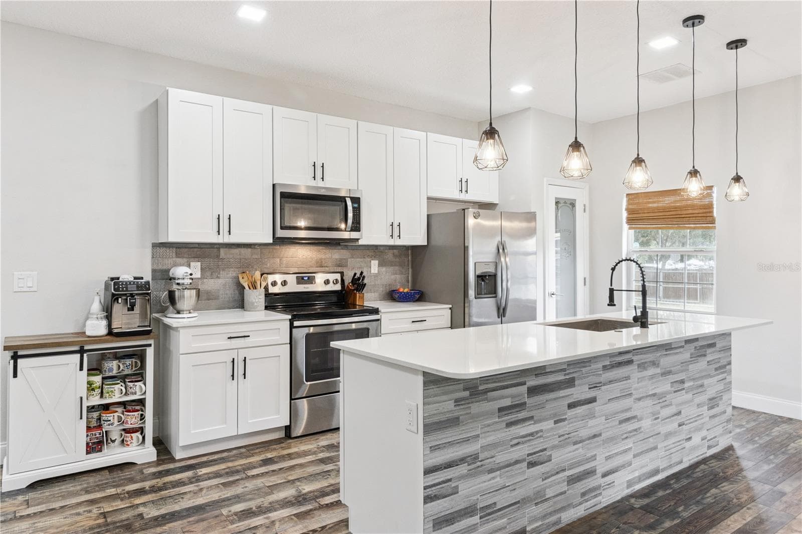 945 GORDON AVENUE — photo 10 of 36