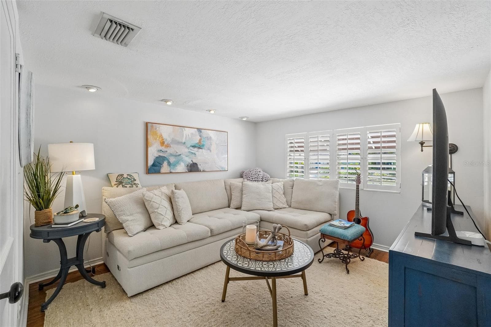 1204 PARK CIRCLE — photo 3 of 70