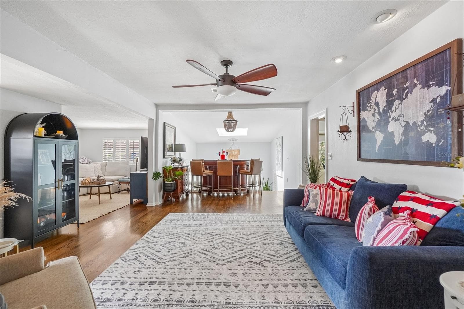 1204 PARK CIRCLE — photo 4 of 70