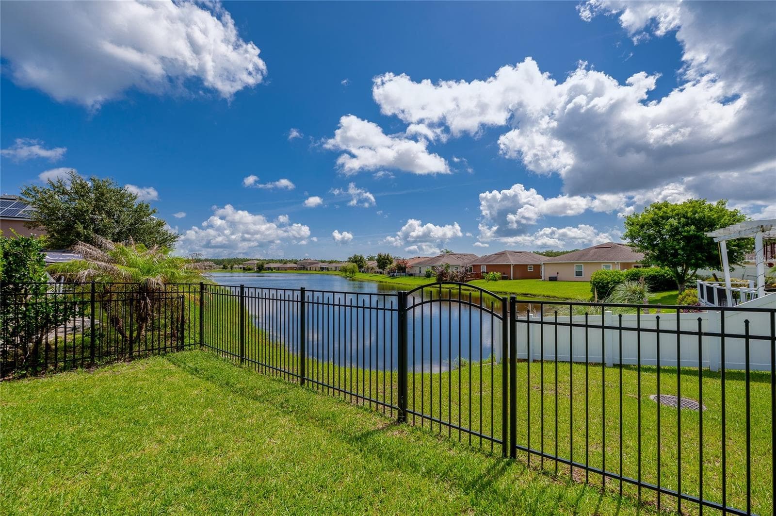 5329 ROYAL PLANTATION BOULEVARD — photo 32 of 41