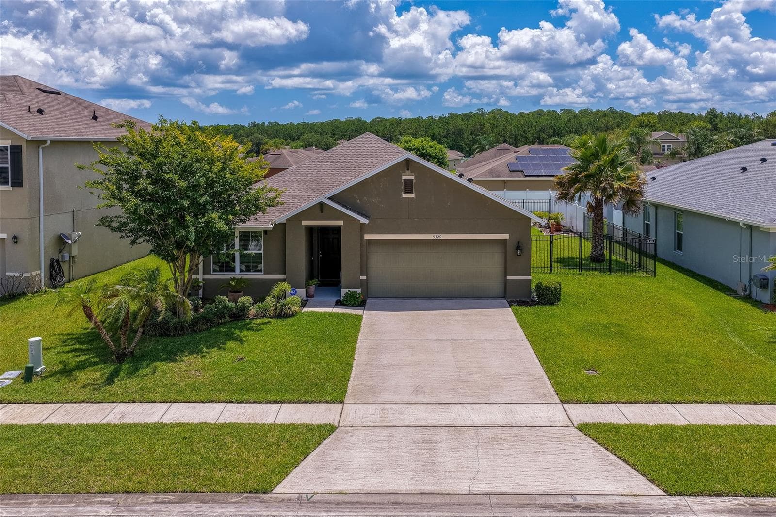 5329 ROYAL PLANTATION BOULEVARD — photo 3 of 41