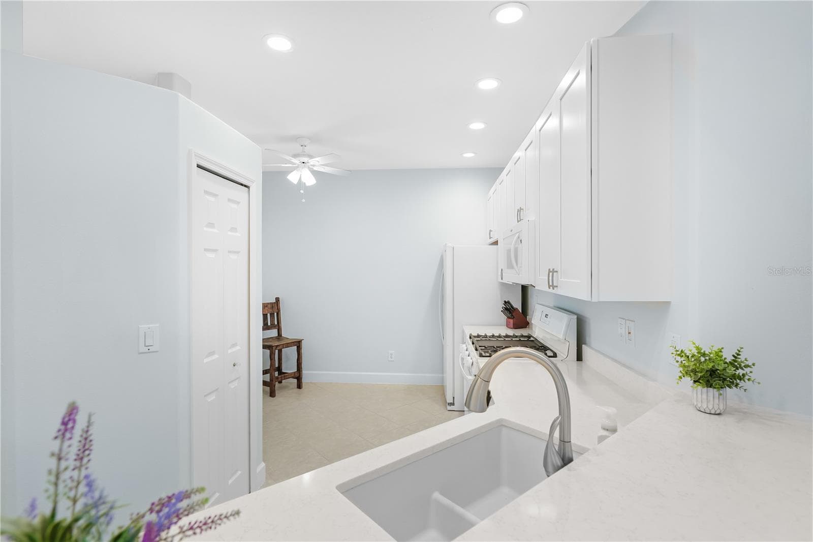 4211 CASCADE FALLS DRIVE — photo 11 of 40