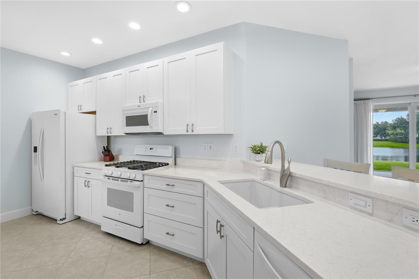 4211 CASCADE FALLS DRIVE — photo 12 of 40