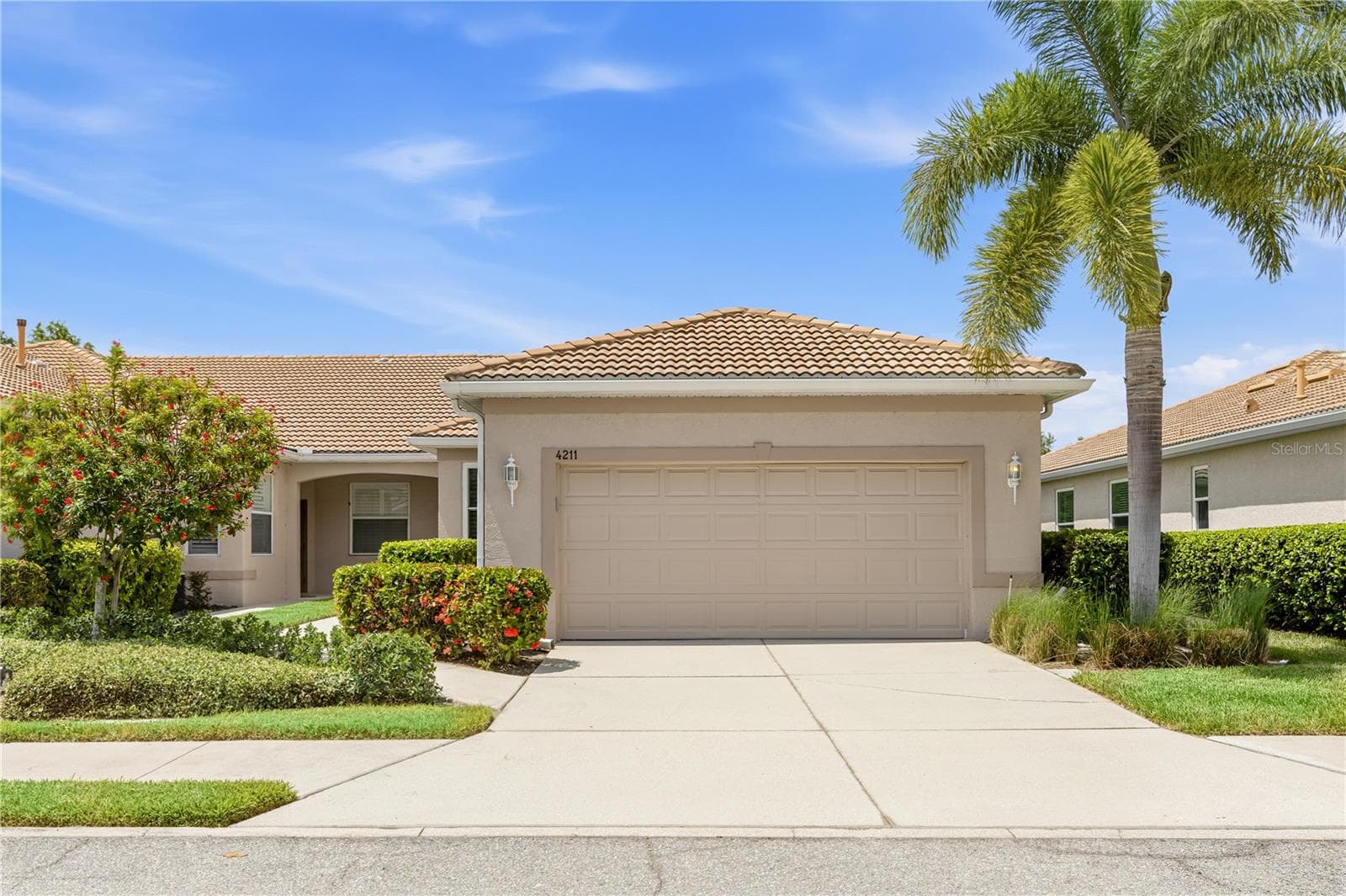 4211 CASCADE FALLS DRIVE — photo 4 of 40