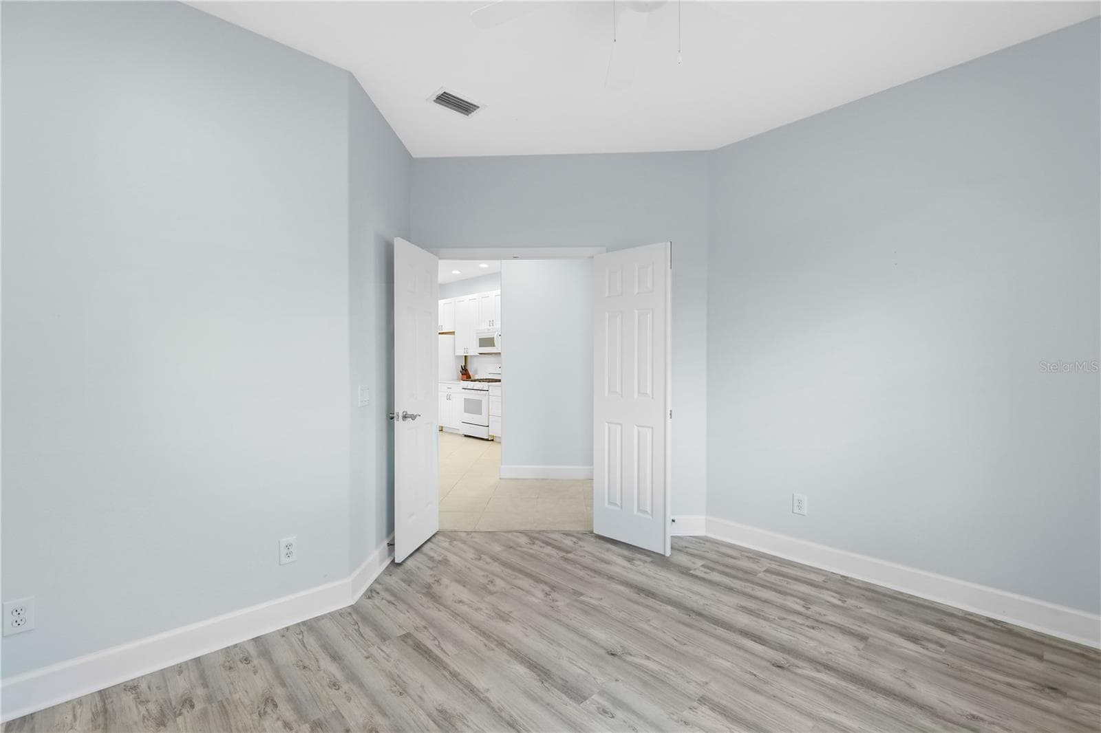 4211 CASCADE FALLS DRIVE — photo 20 of 40