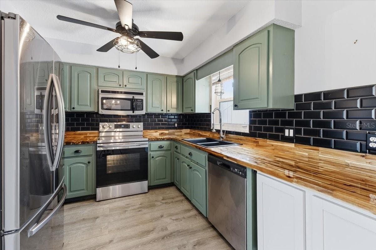 9601 GULFSTREAM BOULEVARD — photo 10 of 42