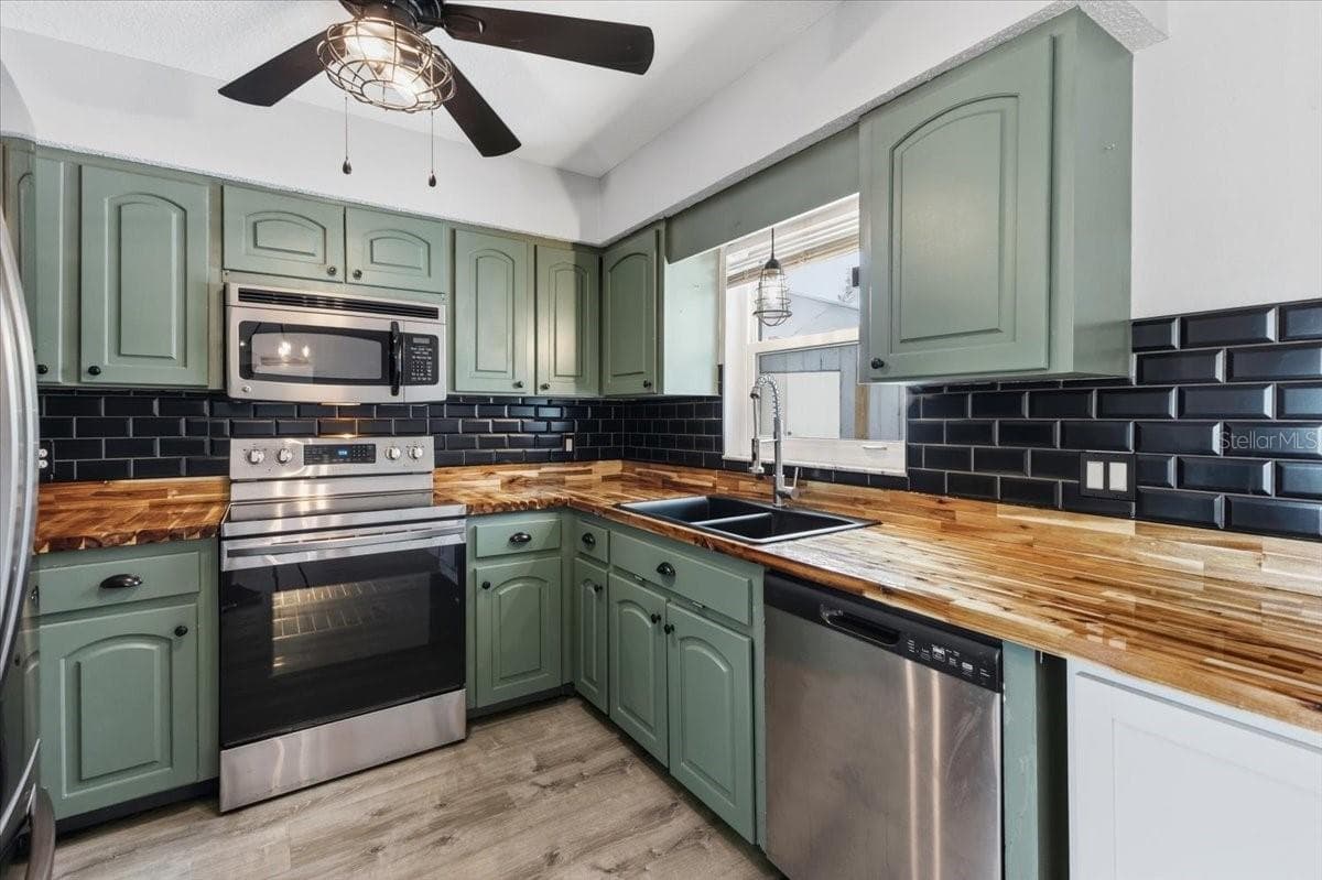 9601 GULFSTREAM BOULEVARD — photo 11 of 42