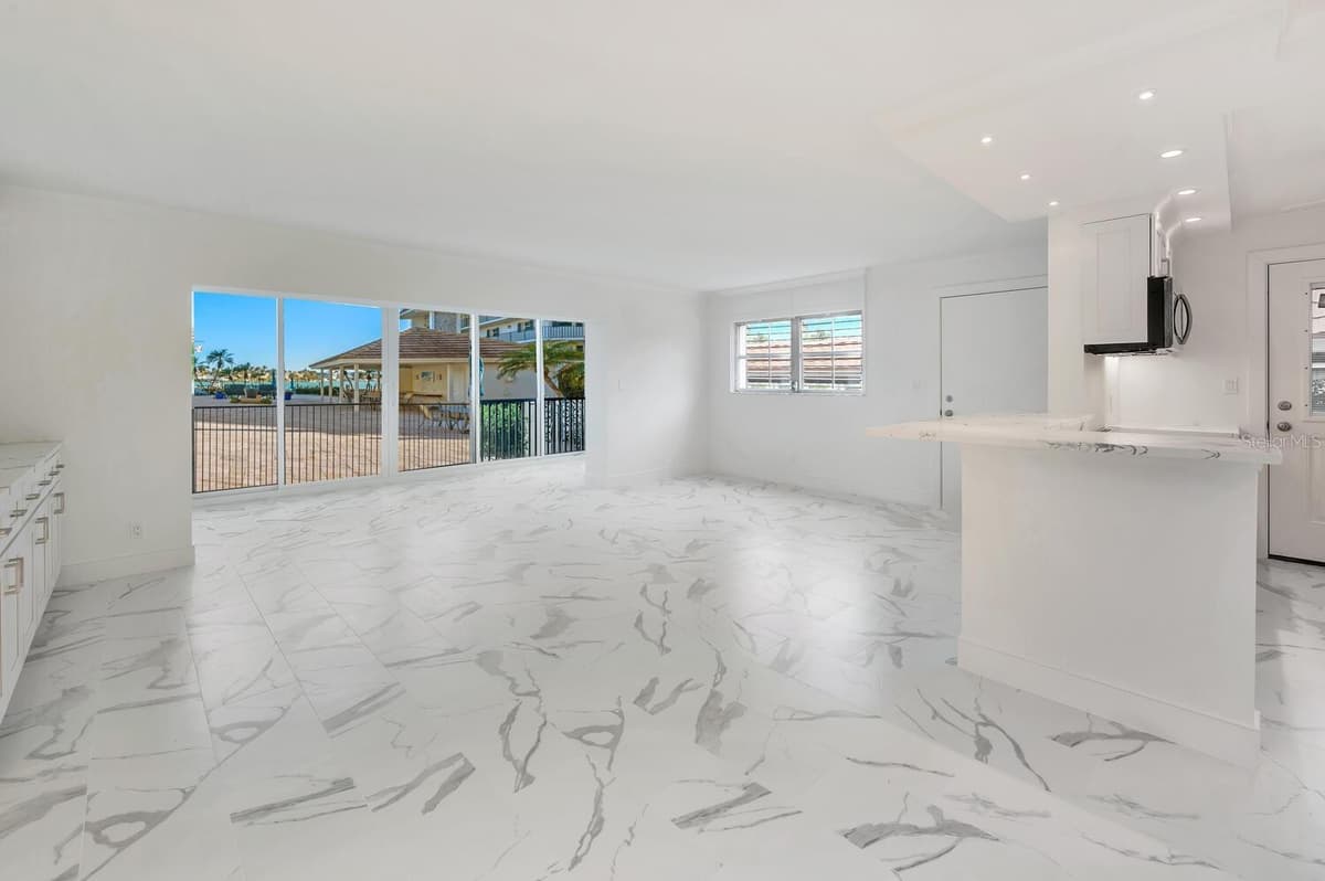 222 HARBOUR DRIVE — photo 9 of 69