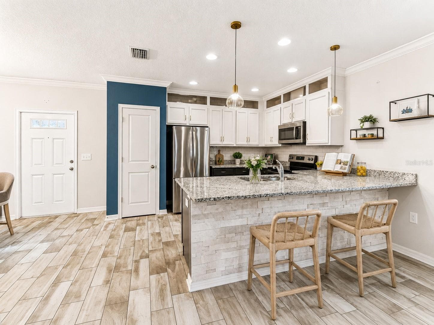 2601 LAKE AVENUE — photo 11 of 43