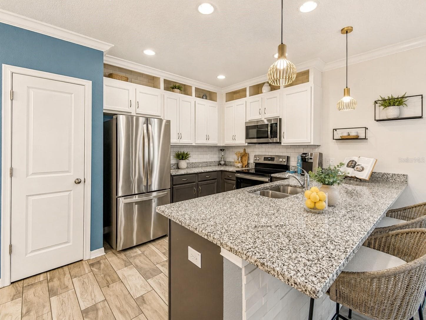 2601 LAKE AVENUE — photo 10 of 43