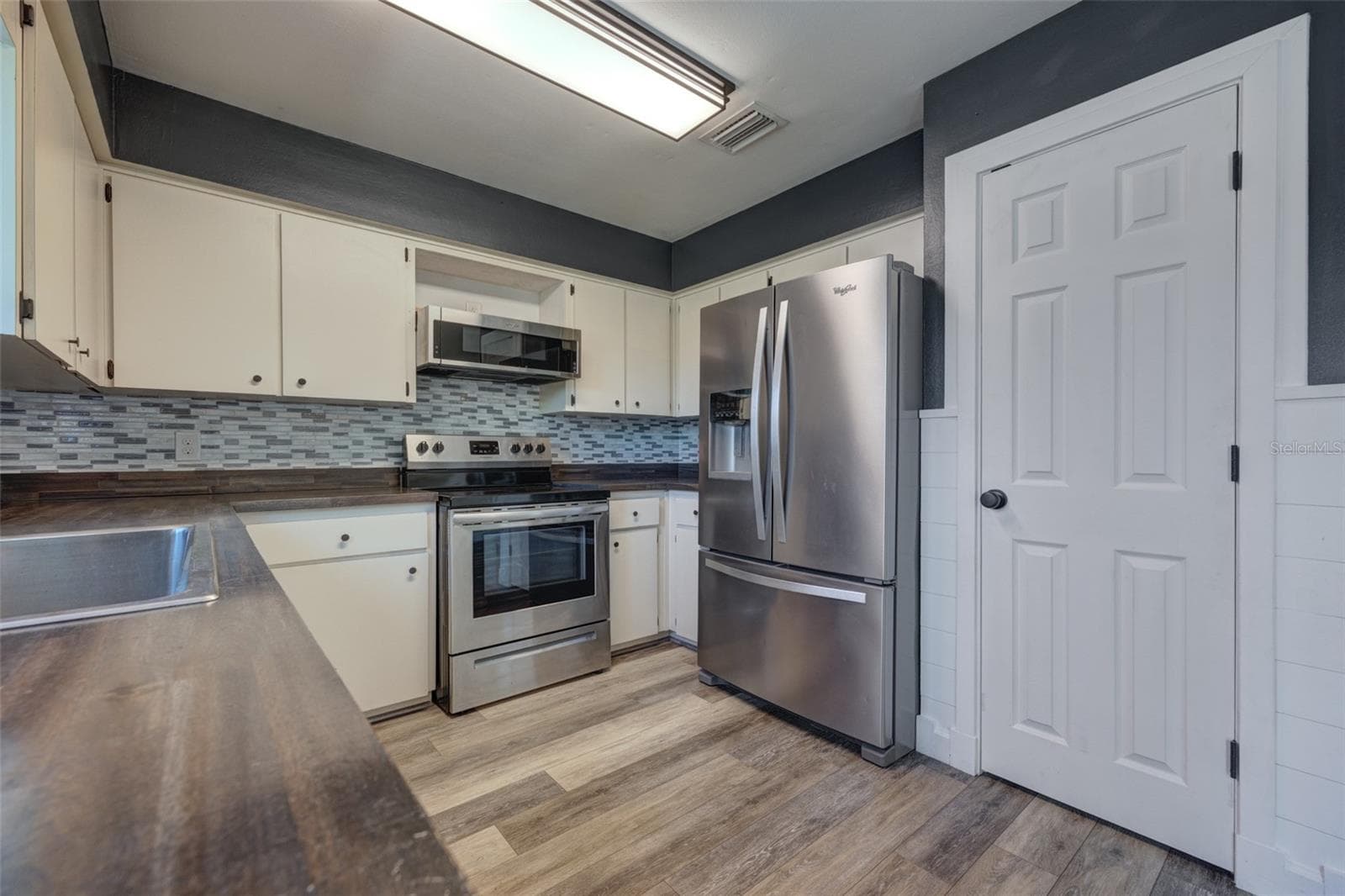 710 ALEXANDER AVENUE — photo 8 of 38