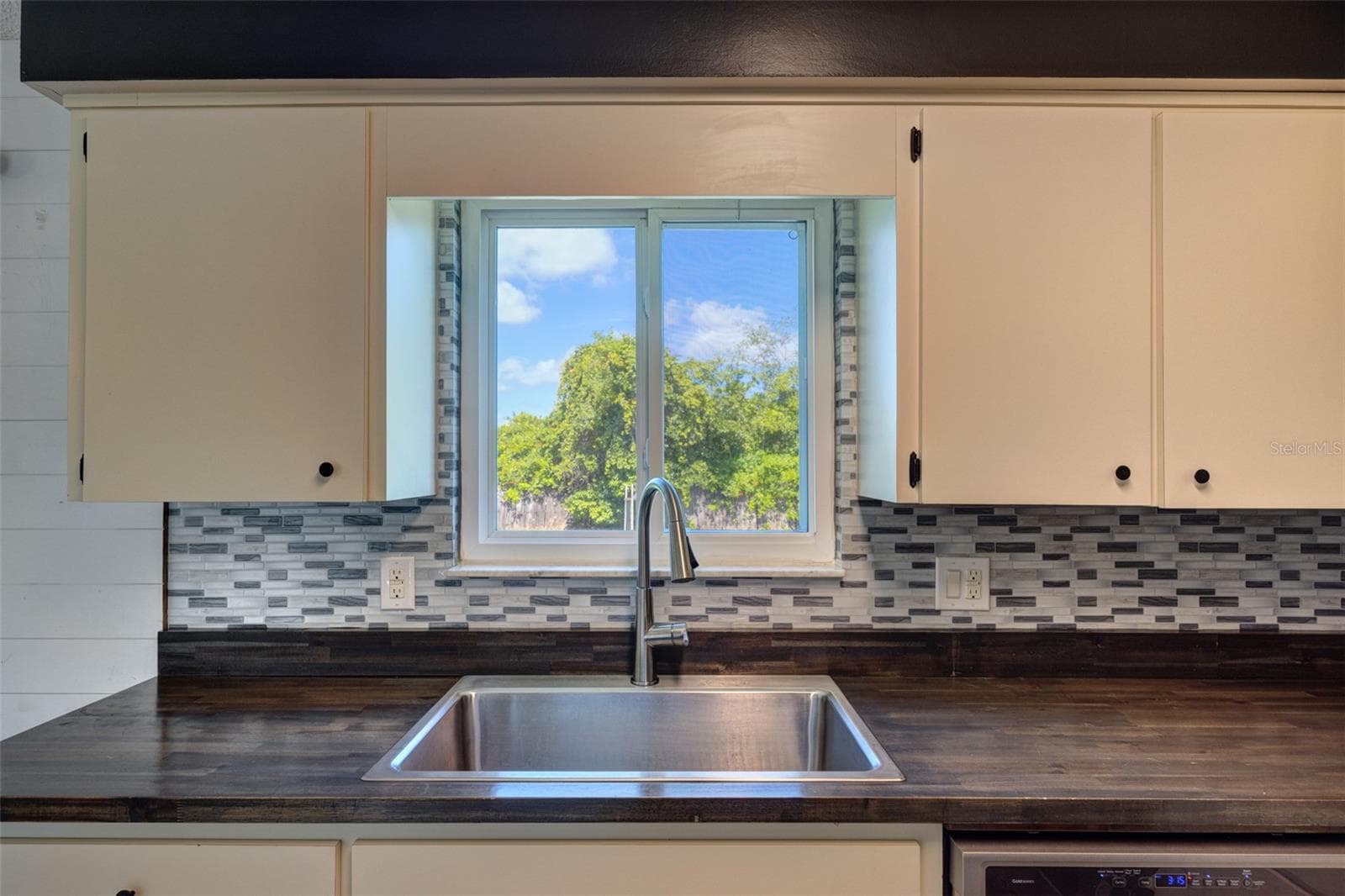 710 ALEXANDER AVENUE — photo 10 of 38