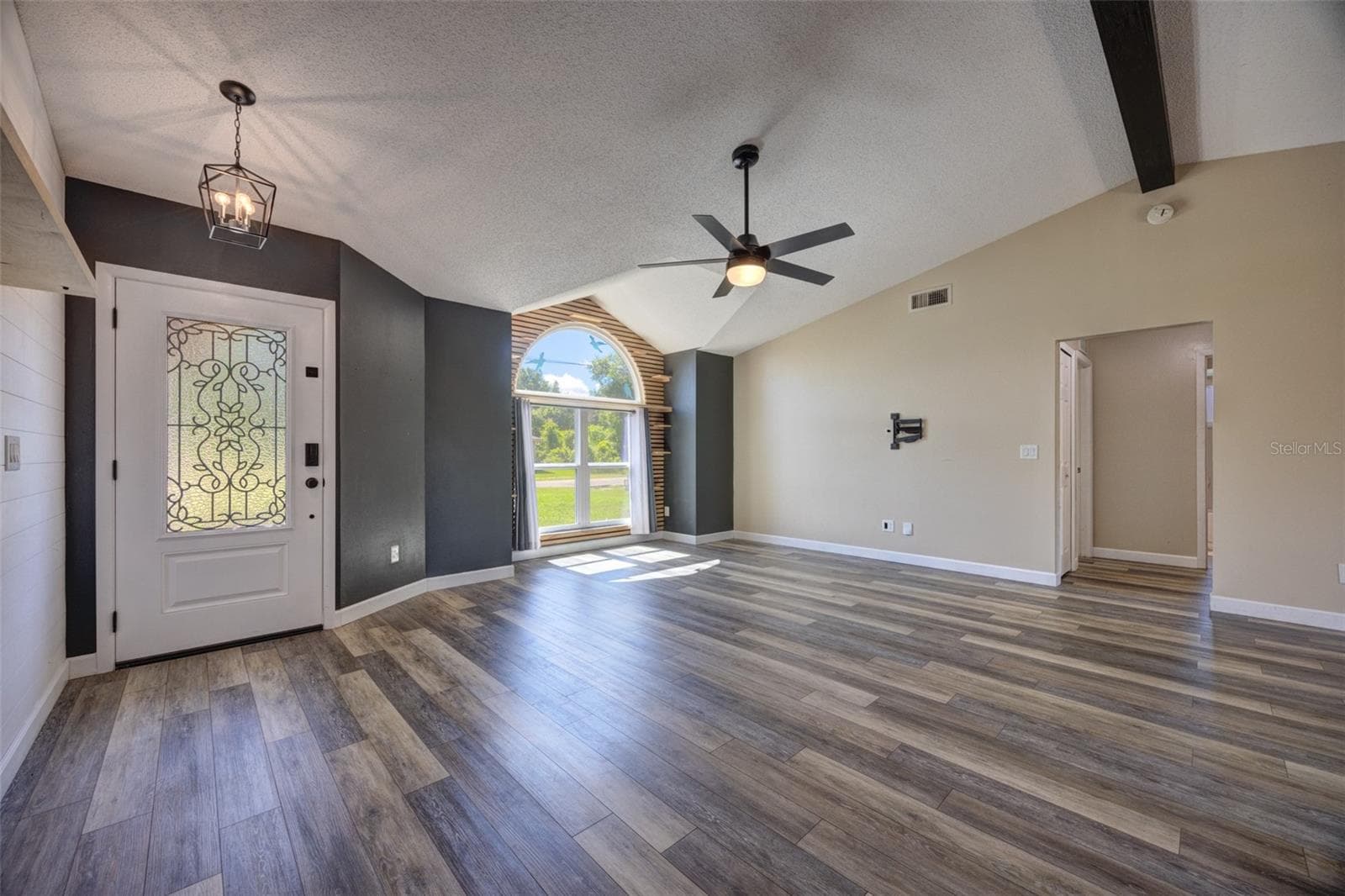 710 ALEXANDER AVENUE — photo 4 of 38