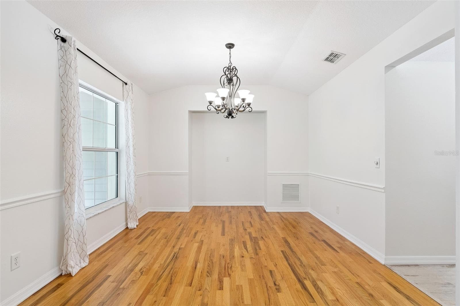 2175 LAUREN LANE — photo 15 of 79