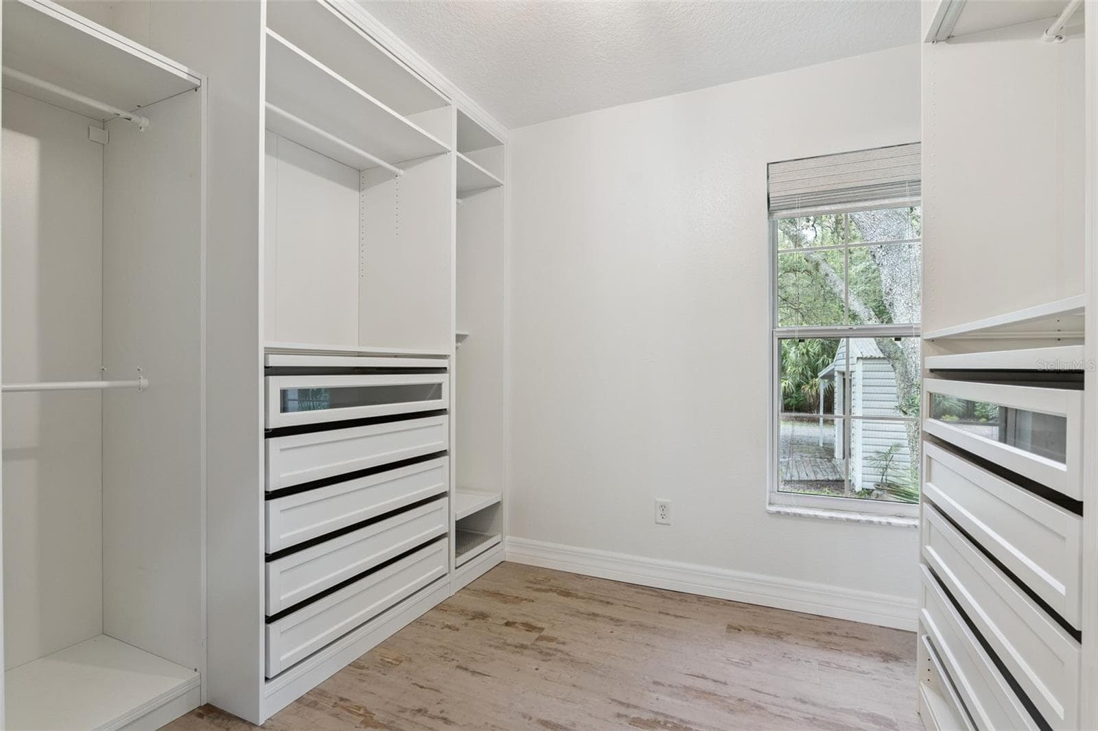 2175 LAUREN LANE — photo 33 of 79