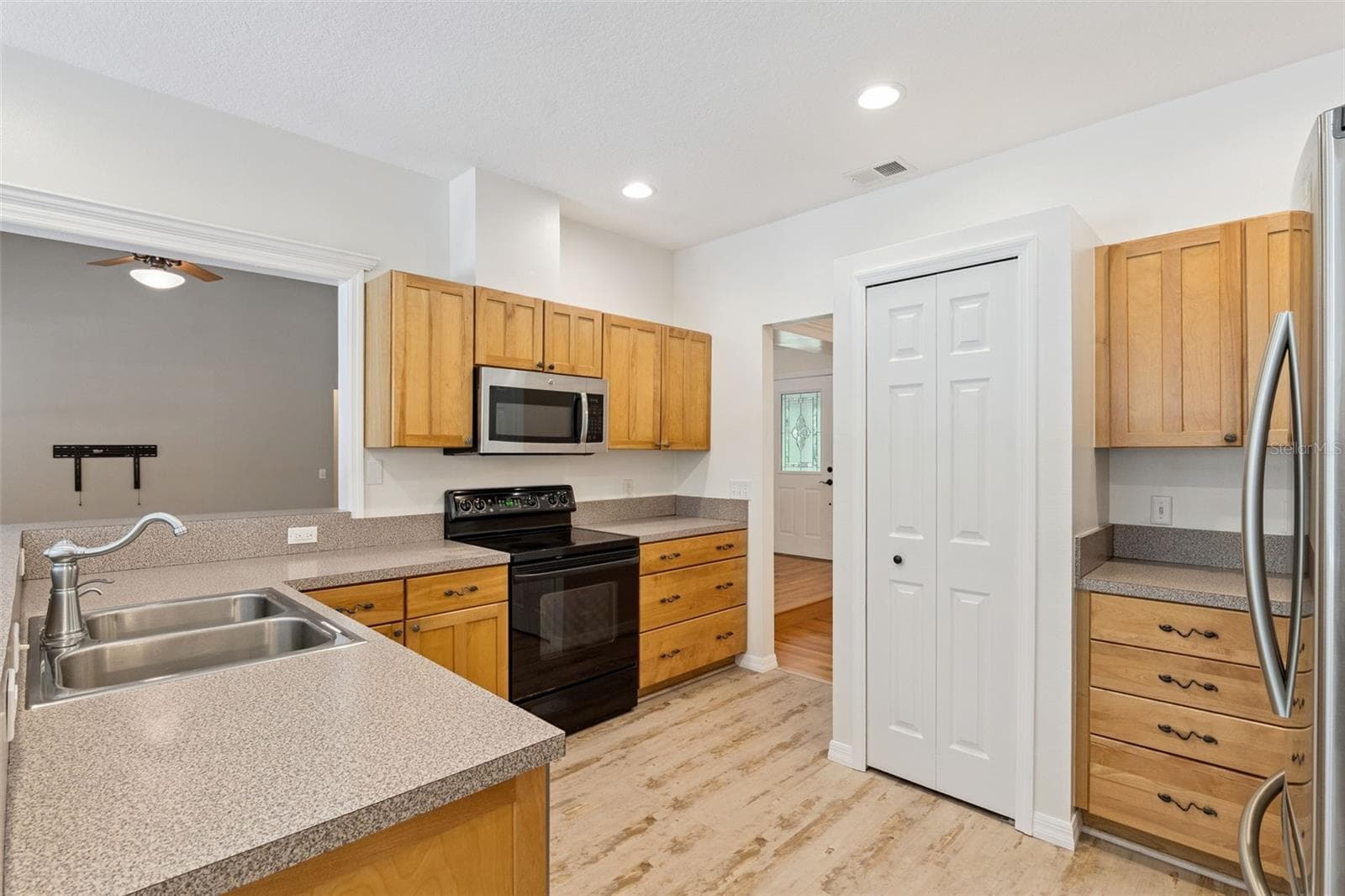 2175 LAUREN LANE — photo 24 of 79