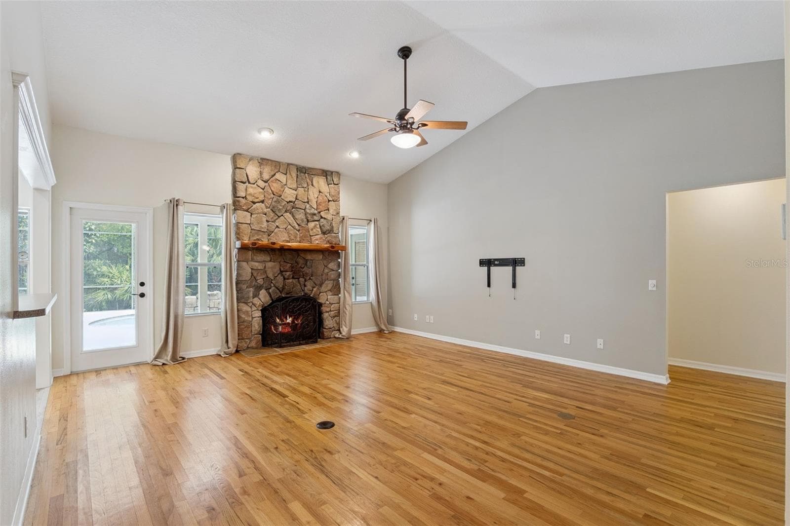 2175 LAUREN LANE — photo 17 of 79