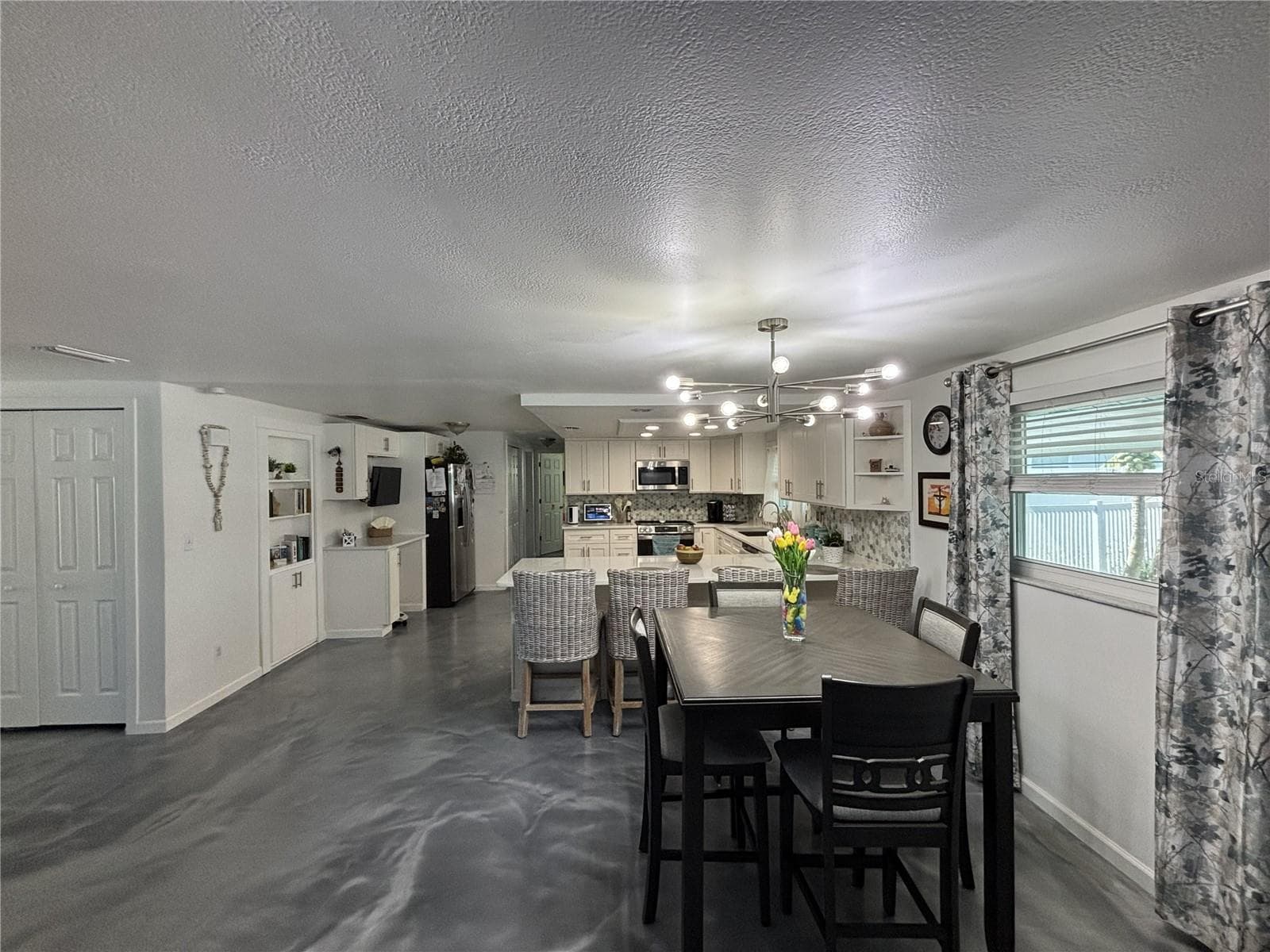 1002 SILVER PALM WAY — photo 4 of 20