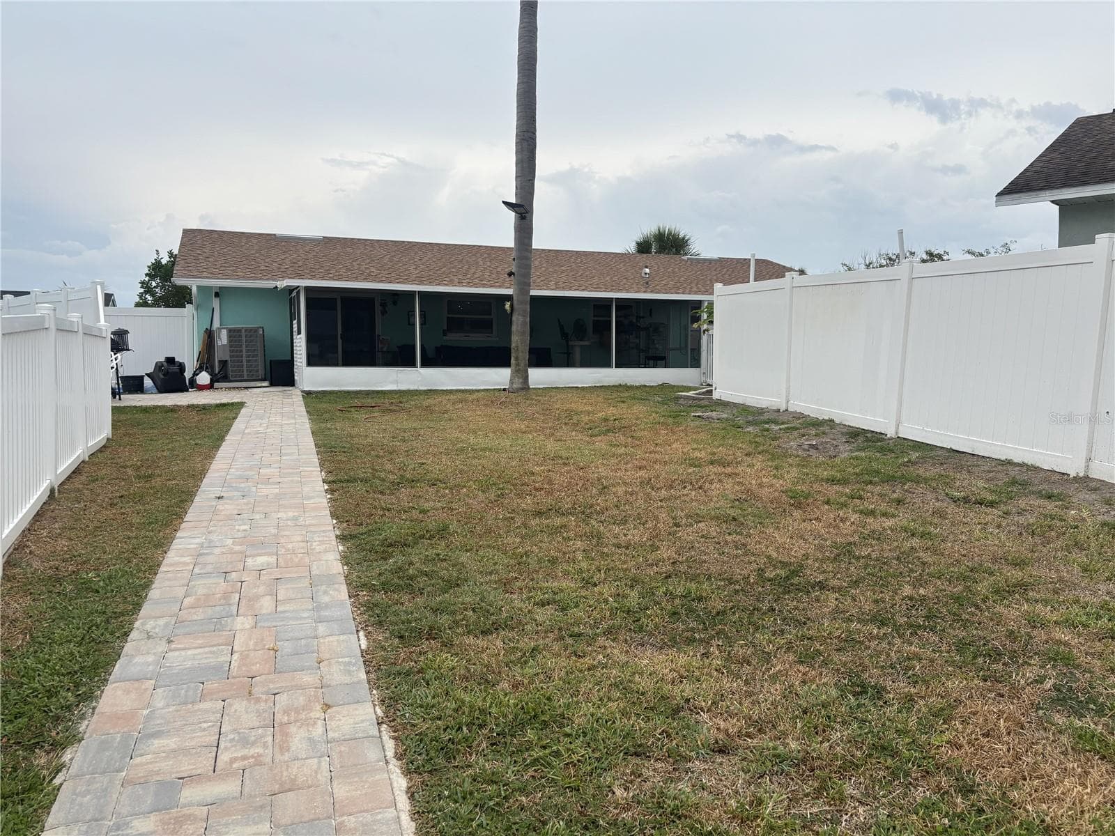 1002 SILVER PALM WAY — photo 11 of 20