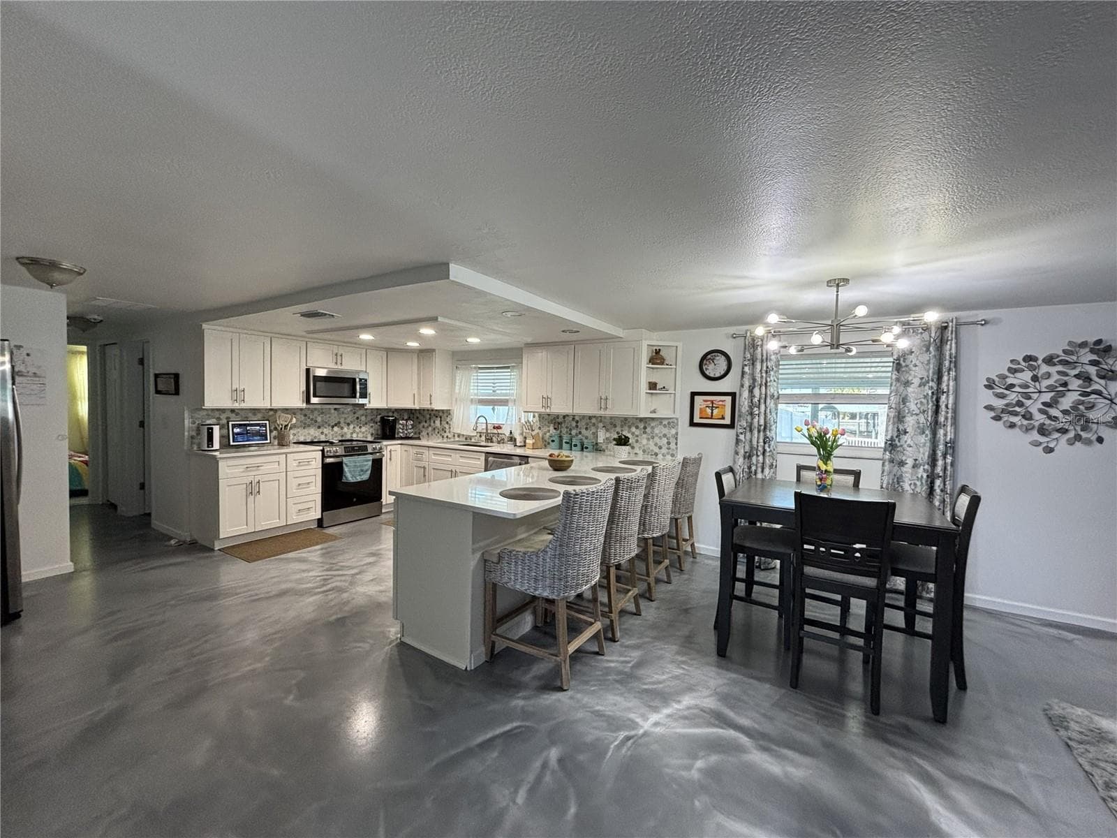 1002 SILVER PALM WAY — photo 2 of 20