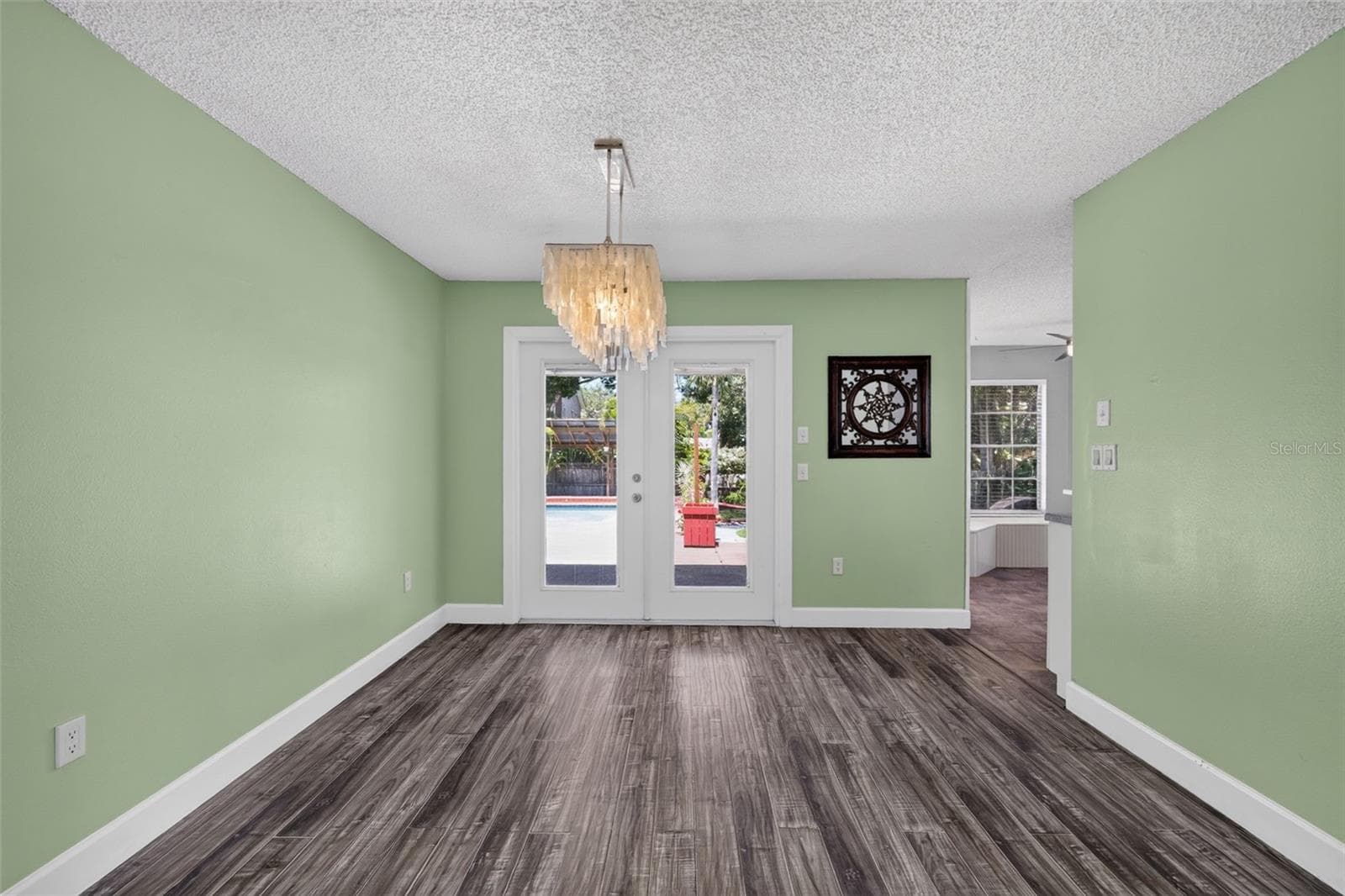 703 RIVERSIDE DRIVE — photo 13 of 47
