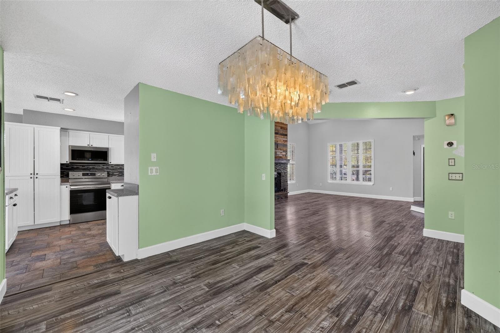 703 RIVERSIDE DRIVE — photo 15 of 47
