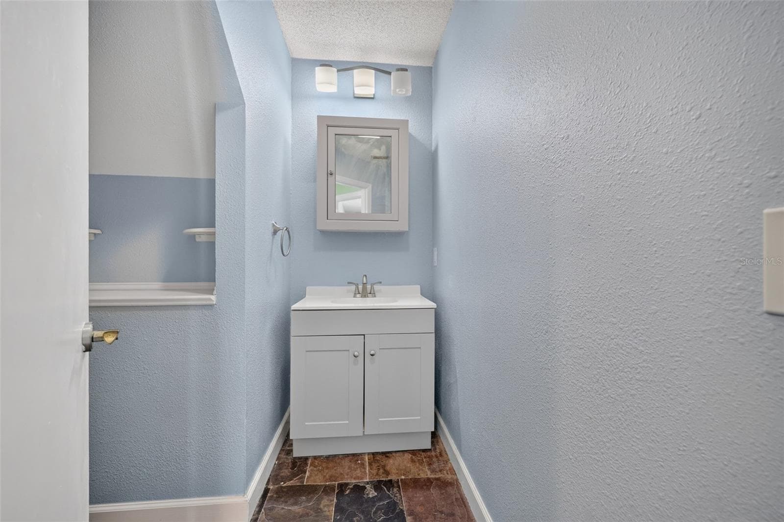 703 RIVERSIDE DRIVE — photo 20 of 47