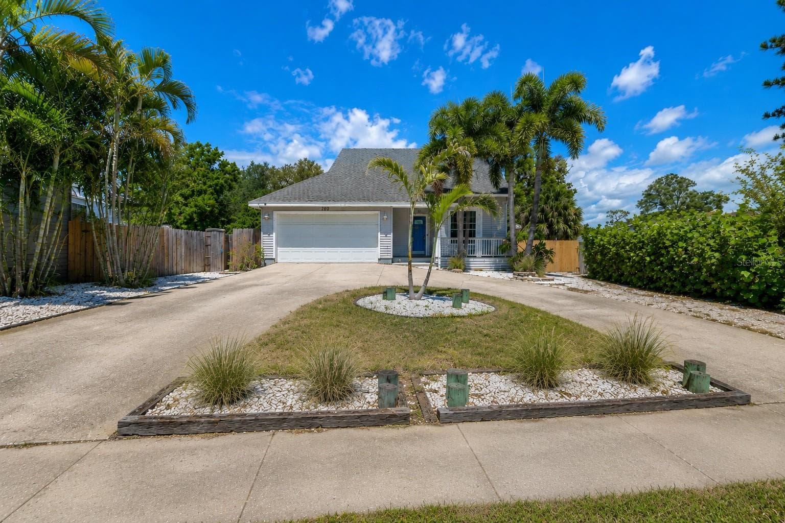703 RIVERSIDE DRIVE — photo 4 of 47