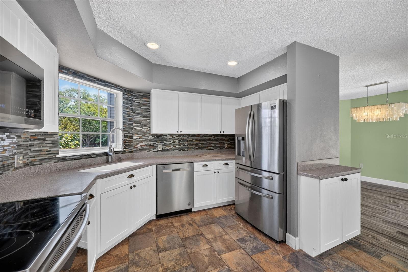 703 RIVERSIDE DRIVE — photo 18 of 47