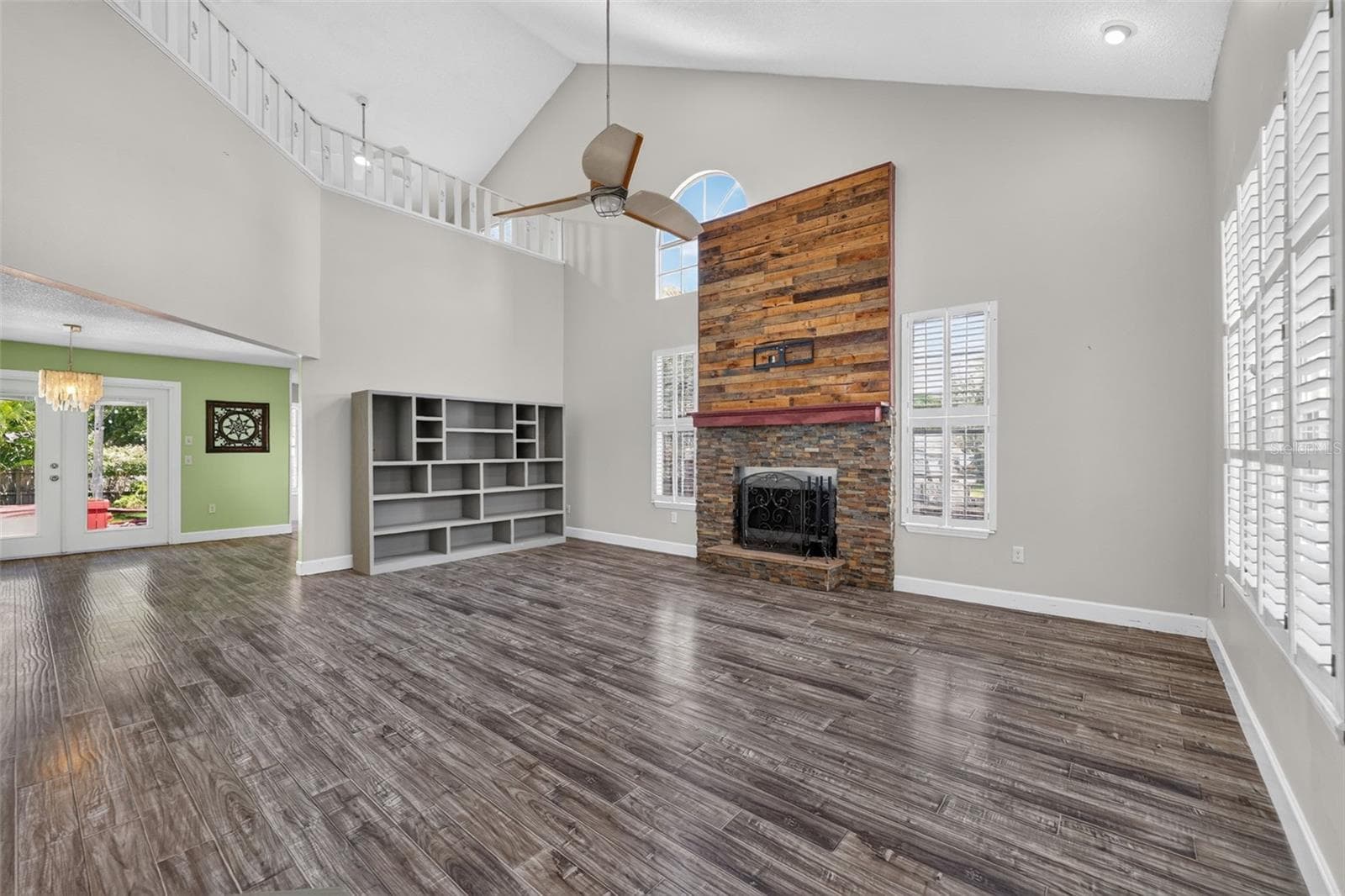 703 RIVERSIDE DRIVE — photo 8 of 47