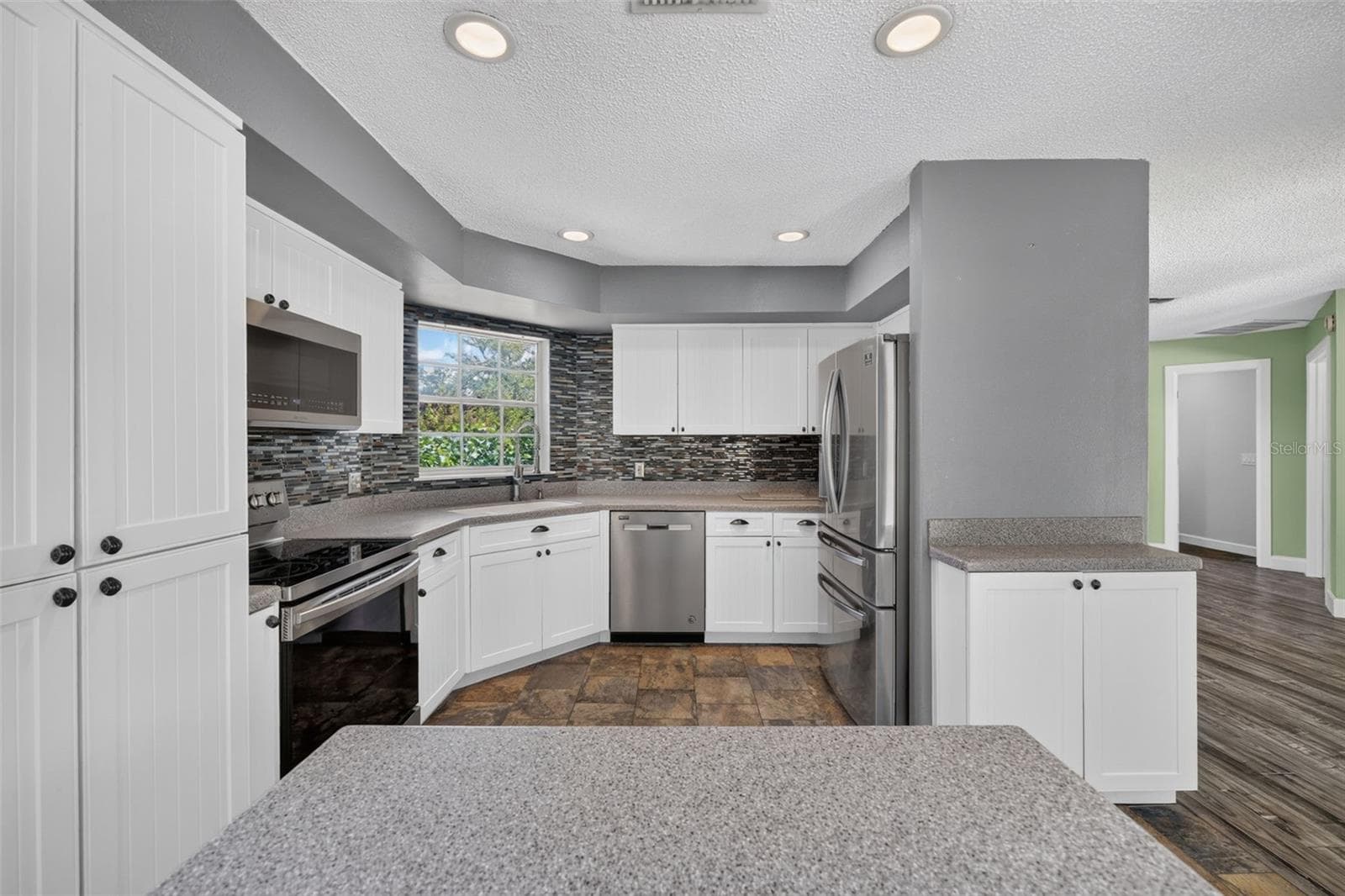 703 RIVERSIDE DRIVE — photo 16 of 47