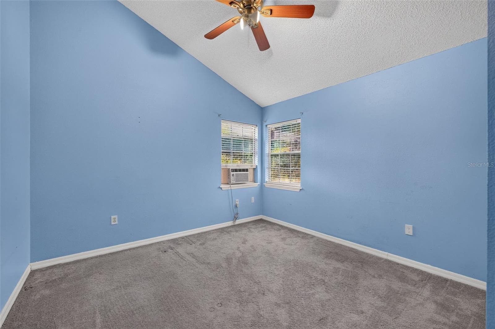 703 RIVERSIDE DRIVE — photo 32 of 47