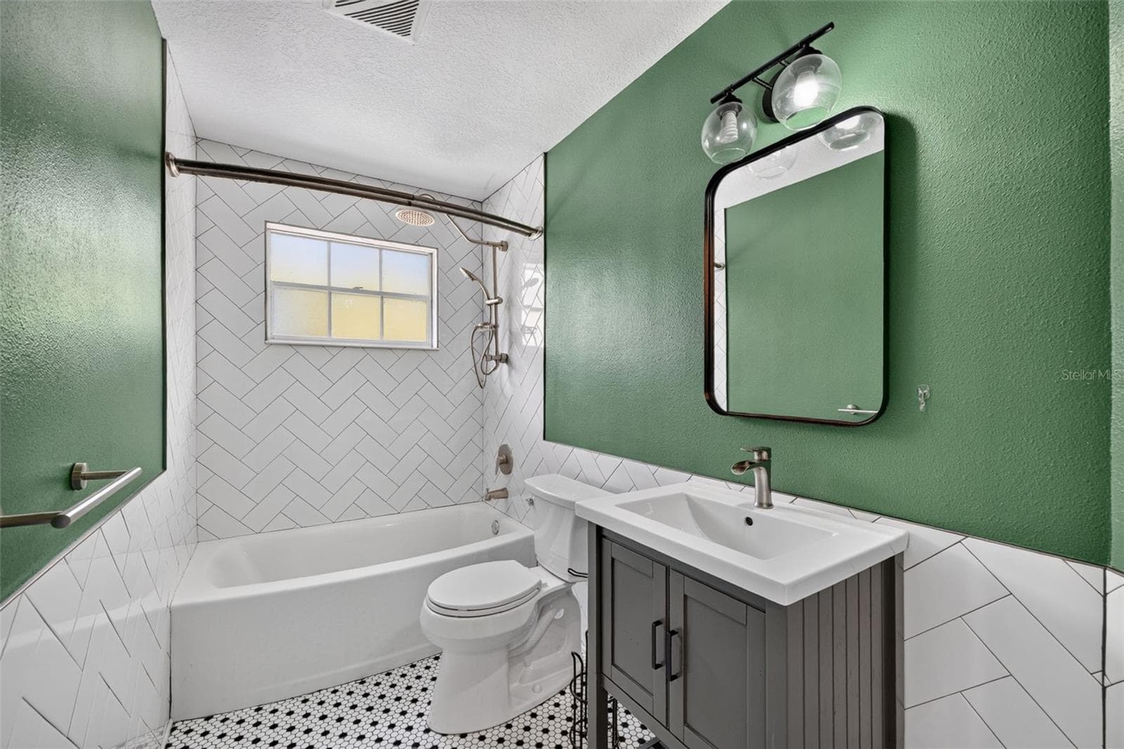 703 RIVERSIDE DRIVE — photo 31 of 47