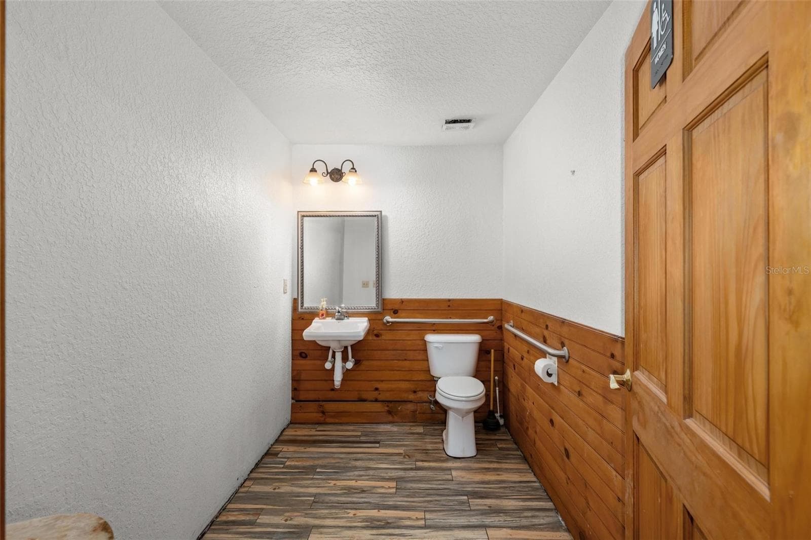 541 BLANCHE AVENUE — photo 21 of 58