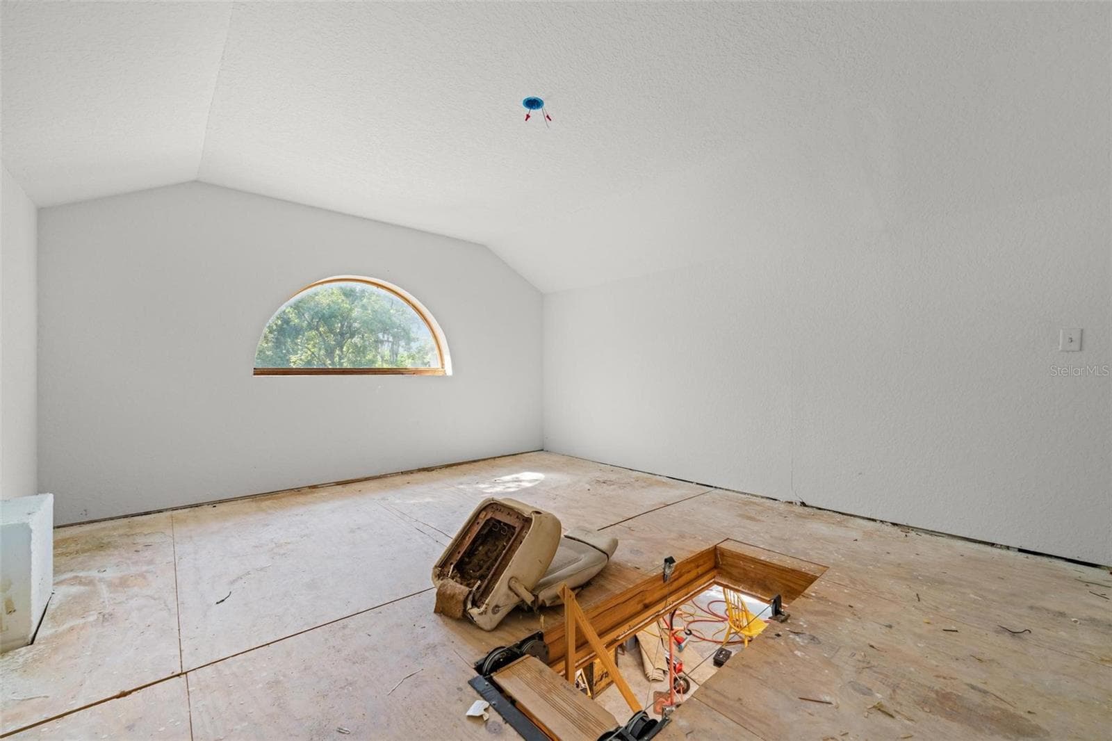 541 BLANCHE AVENUE — photo 23 of 58
