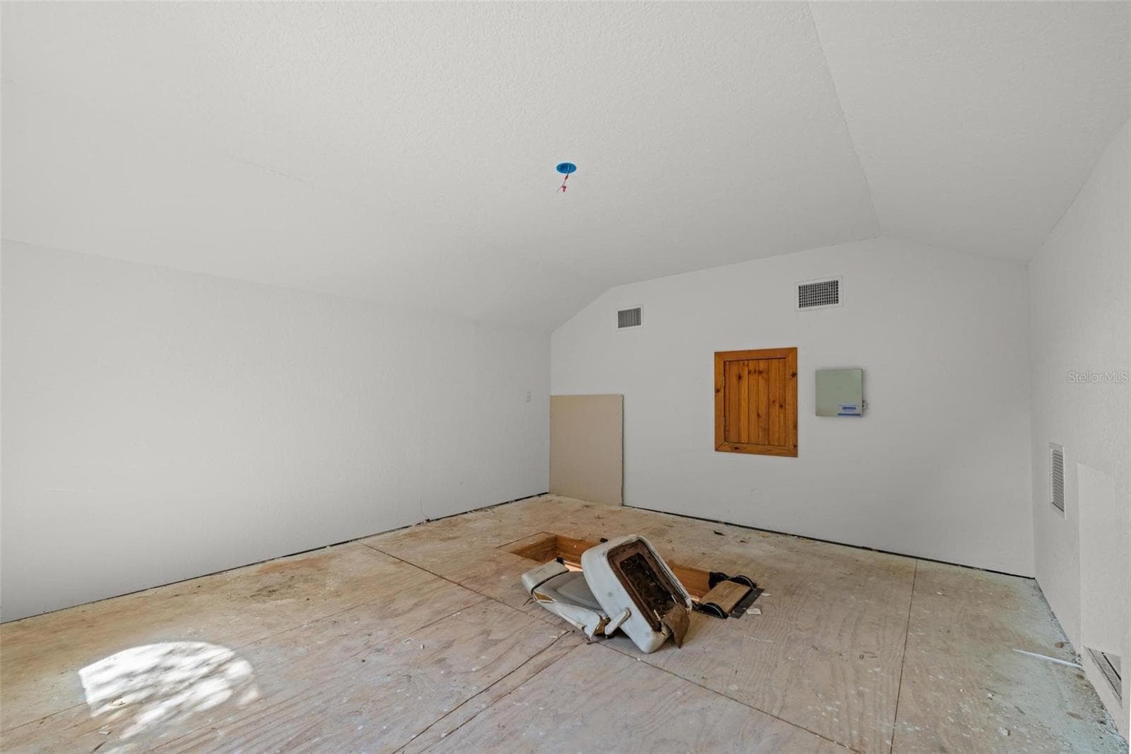 541 BLANCHE AVENUE — photo 24 of 58